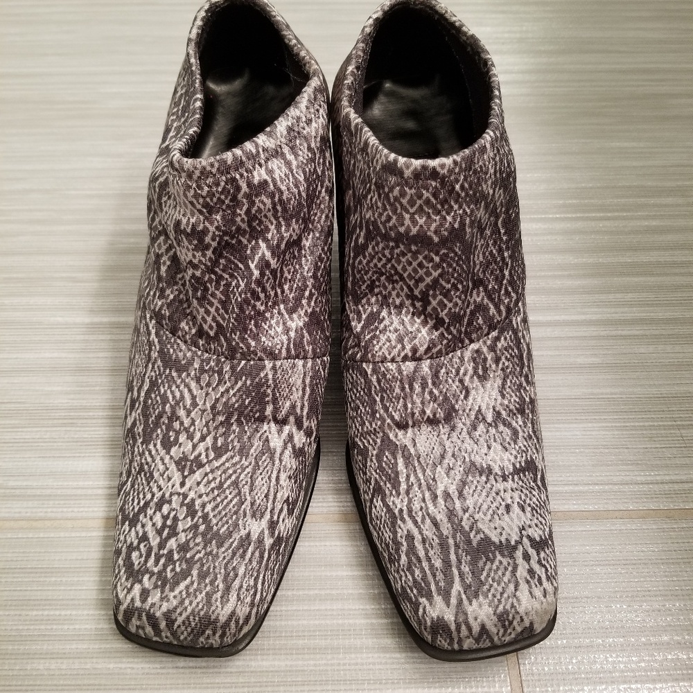Womans python print stretch material shoes
